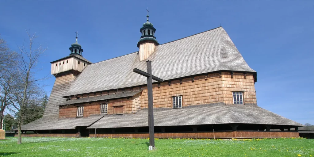 Haczów – największy i najstarszy średniowieczny Kościół drewniany w Europie zbudowany w technice zrębowej (UNESCO)